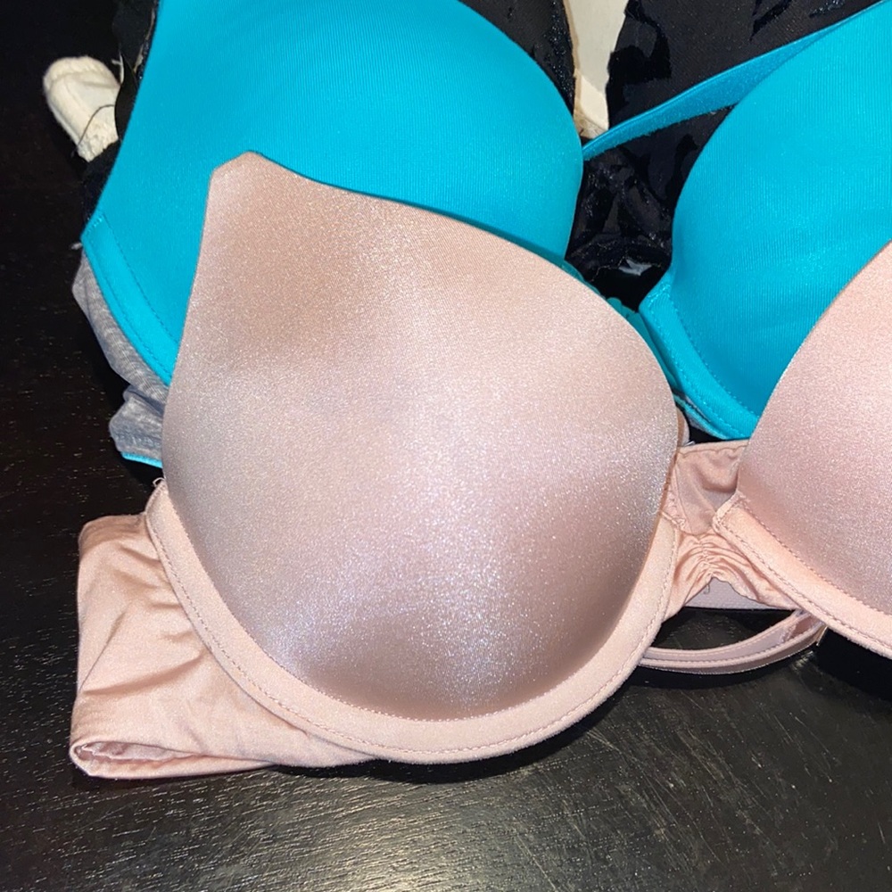 Bras - Picture 2 of 5